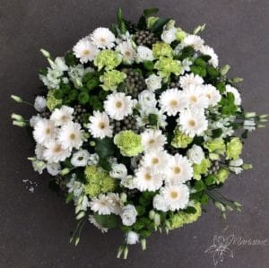 coussin rond de deuil avec fleurs blanches et vertes