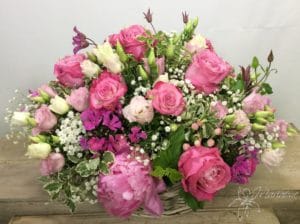 coussin rond de deuil avec roses roses et blanches et fleurs roses