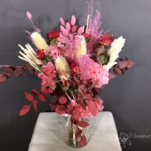 bouquet de fleurs séchées aux couleurs vanille-fraise