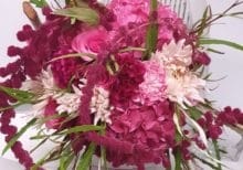 bouquet "deep pink" avec un grande variété de tons allant du rose pâle au rose foncé