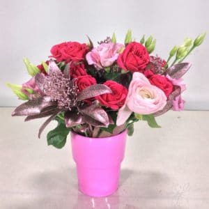 Bouquet de fleurs de saison avec son contenant