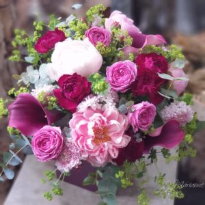 bouquet gourmandise avec pivoines et roses